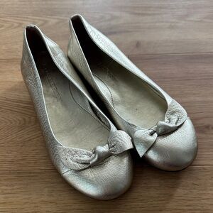 Burberry Girls Gold Metallic Bow Ballet Flats Size 34EU or 3Y Holiday Luxury